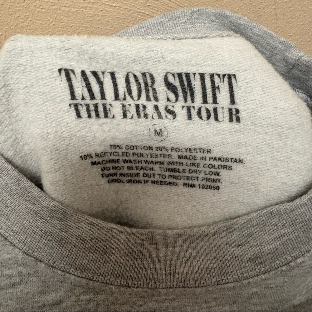 Taylor Swift The Eras Tour 2023 Gray Crewneck Sweatshirt Size Medium - Picture 7 of 7